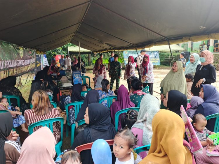 Kodim 0621/Kab. Bogor TMMD ke 128 Warga Desa Banyuasin Antusias, Serbu Penyuluhan Kesehatan Terpadu