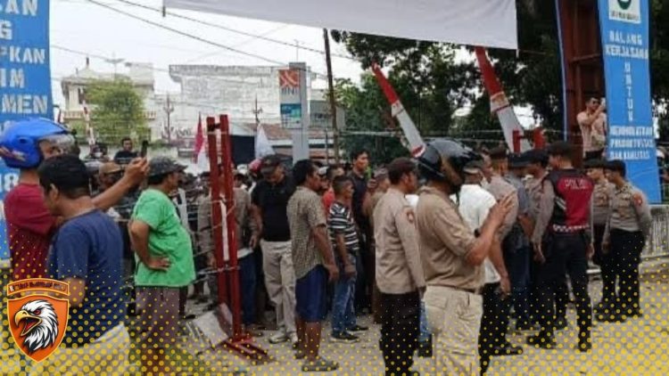 AKSI 18 KELOMPOK TANI DI ASAHAN BERUJUNG RICUH, MASSA MENGAKU LUKA DAN DUA KACA MOBIL PECAH