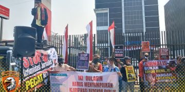 Kecam Tindakan Premanisme Terhadap Pers, Ratusan Jurnalis Geruduk Gedung PERADI